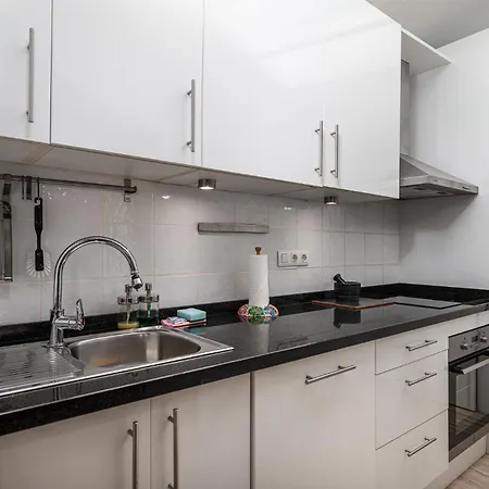 Cozy Two-storey House With Terrace In 内尔哈