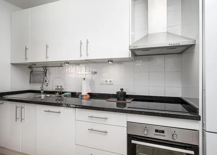 Cozy Two-storey House With Terrace In 内尔哈