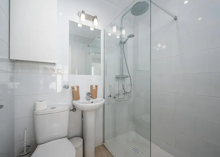 Cozy Two-storey House With Terrace In 内尔哈