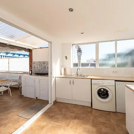 Cozy Two-storey House With Terrace In Сasa de vacaciones *