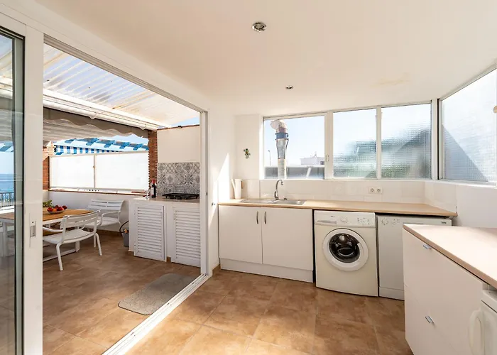 Cozy Two-storey House With Terrace In Сasa de vacaciones *